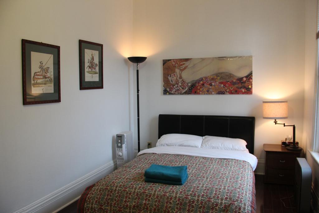 Spadina 11 Guesthouse 토론토 객실 사진